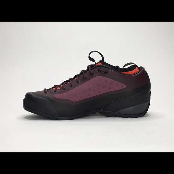 ARC’TERYX WOMENS ACRUX FL APPROACH HIKING SHOES - Picture 2 of 8